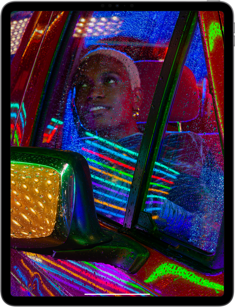 Écran Liquid Retina XDR de 12,9 pouces affichant une photo plein écran sur l'iPad Pro