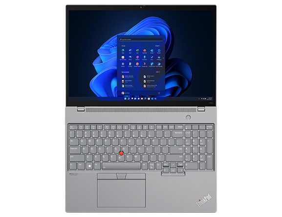Vue aérienne des stations de travail mobiles ThinkPad P16s, ouvertes à 180 degrés, posées à plat, face vers le haut, montrant l’écran et le clavier
