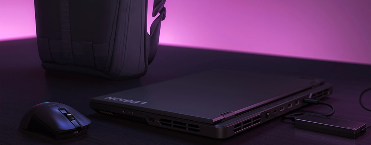 Vue de dessus du portable de gaming Lenovo Legion Pro 7 Gen 8 