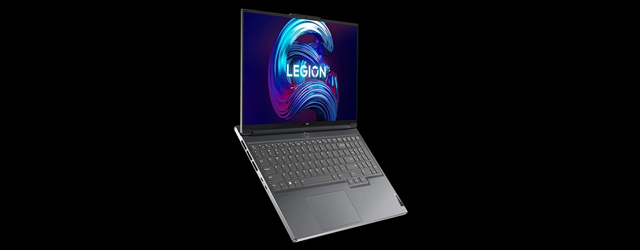 Legion Slim 7 Gen 7 (16'' AMD) ouvert, vue du capot supérieur depuis l’arrière