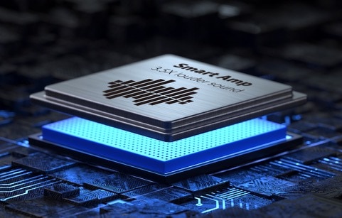 Une puce informatique bleue et argentée représentant la puce de l'amplificateur intelligent.