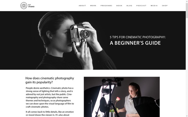 Un site de photographie cinématographique avec deux images, du texte et une barre de menu