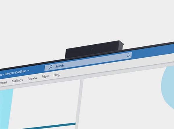 Vue avant du PC tout-en-un IdeaCentre AIO 3i Gen 7 posé sur un bureau.