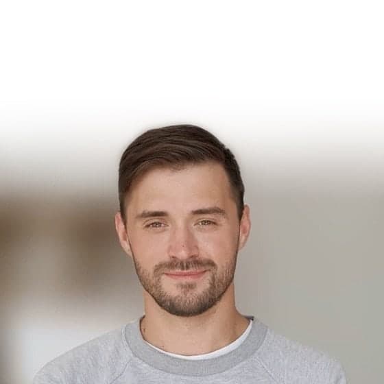 Une photo du scénario d'un appel vidéo montre l'effet webcam avec un arrière-plan flouté.