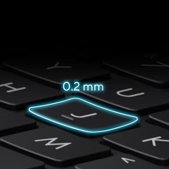 Vue rapprochée d'une touche du clavier ErgoSense mettant en évidence les capuchons de touche bombés de 0,2 mm.