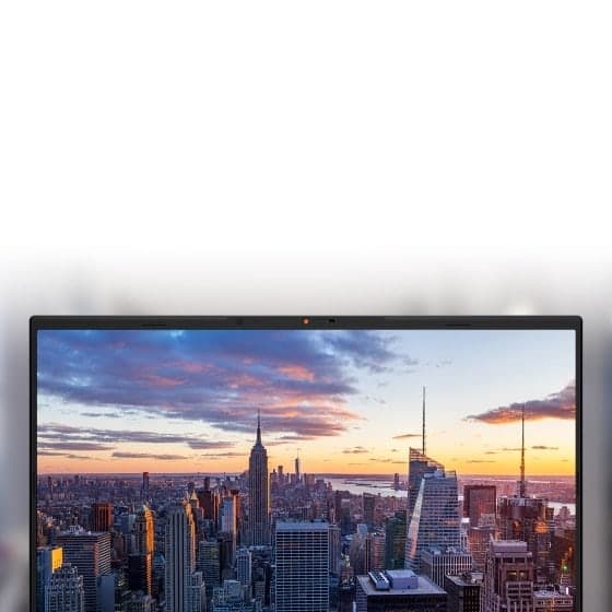 Un paysage urbain est représenté sur l'écran d'un ordinateur portable.