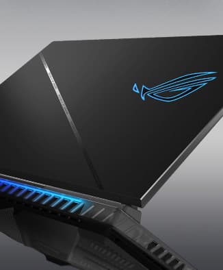 Le couvercle de l'ordinateur portable est montré, avec le motif de la barre oblique reflétant la lumière environnante.