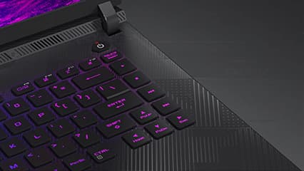 Gros plan sur la couverture semi-transparente du clavier du SCAR 16.