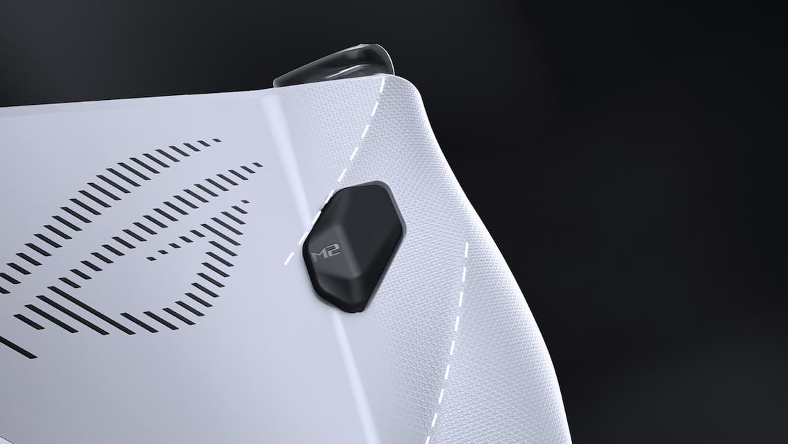 ROG Ally face contre terre sur une table, avec le bouton M2 et le logo ROG sur l'entrée d'air visibles.