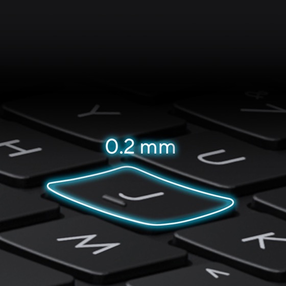 Vue rapprochée d'une touche du clavier ErgoSense mettant en évidence les capuchons de touche bombés de 0,2 mm.