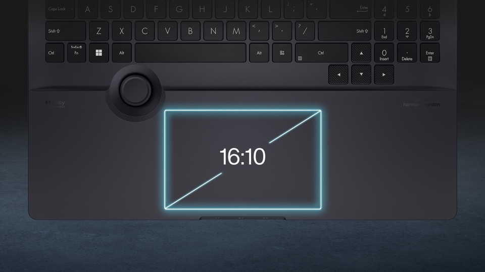 Vue rapprochée d'un pavé tactile OLED ProArt Studiobook 16 avec des lignes indicatrices du format 16:10